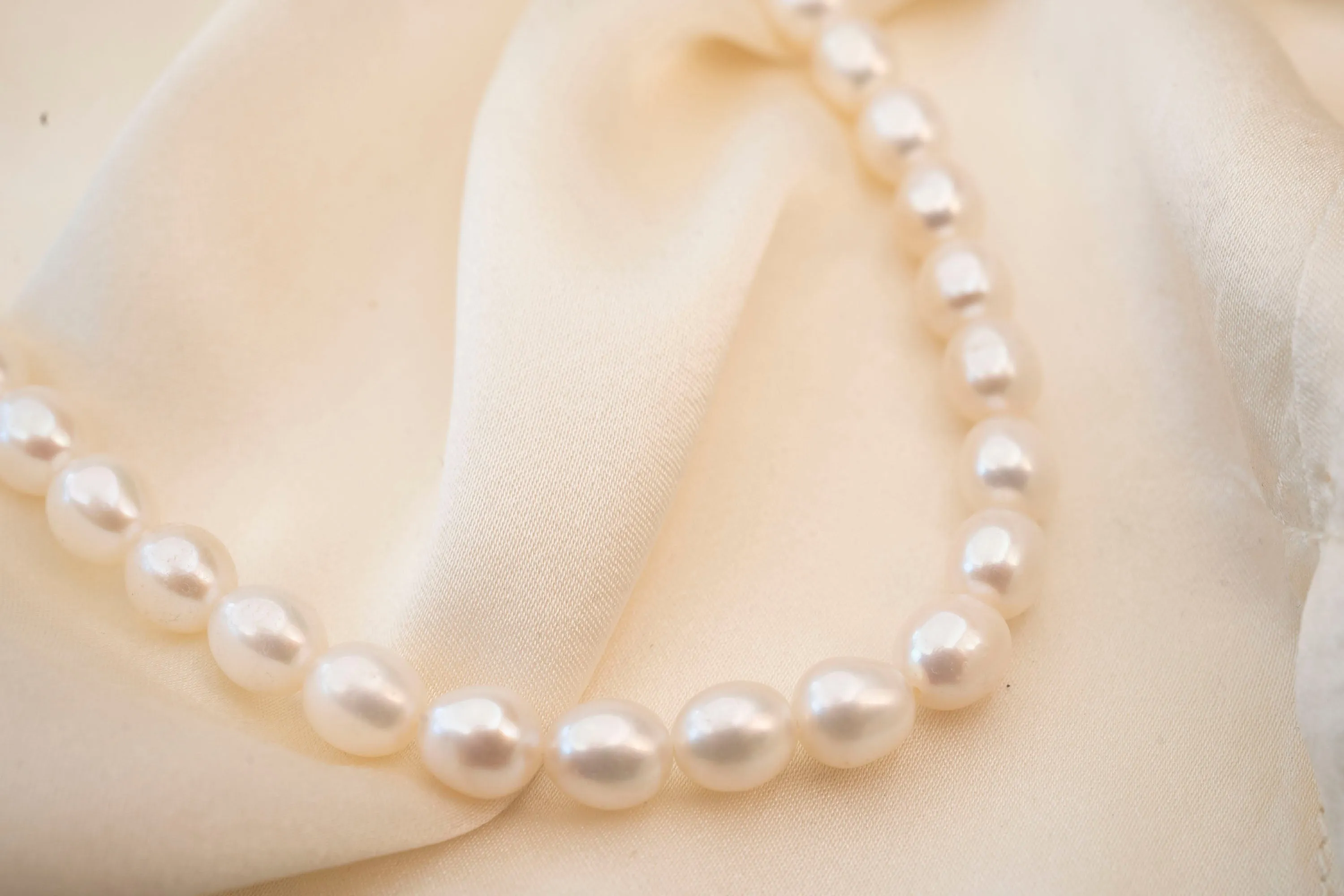 Oval Pearl Necklace